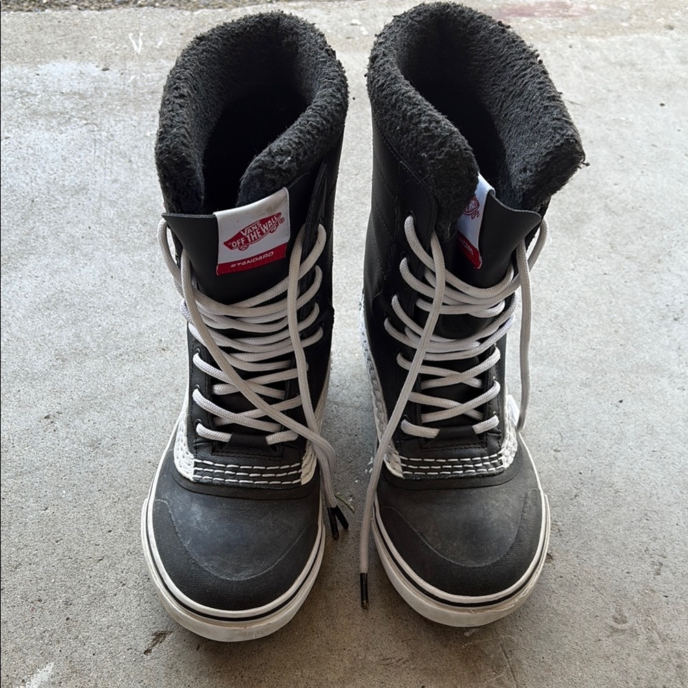 Vans Black Winter Boots High-Top Design